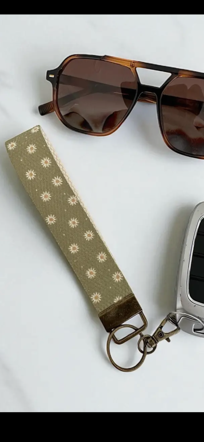 Green Daisy Keychain from Wildflower & Twine